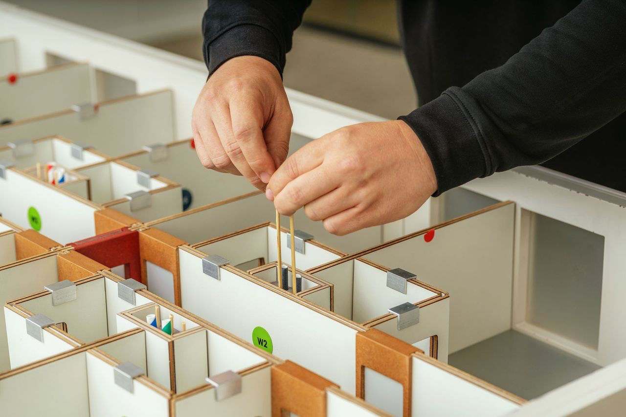 taktplan på veggen på byggeplass